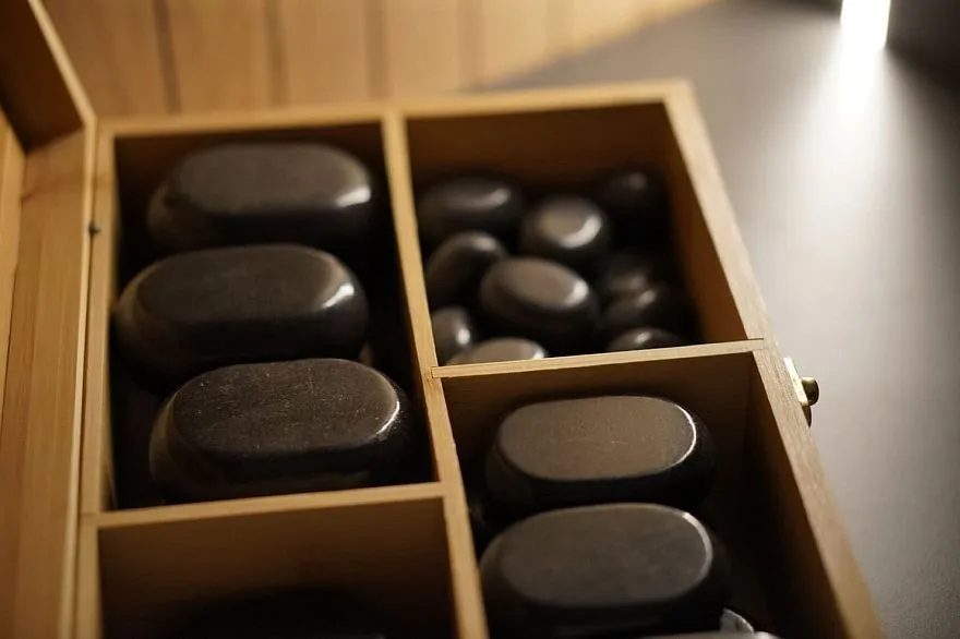 Услуги: stone-терапия